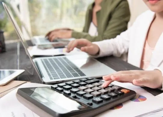 Почему ФЛП нужны бухгалтерские услуги и им стоит нанять бухгалтера