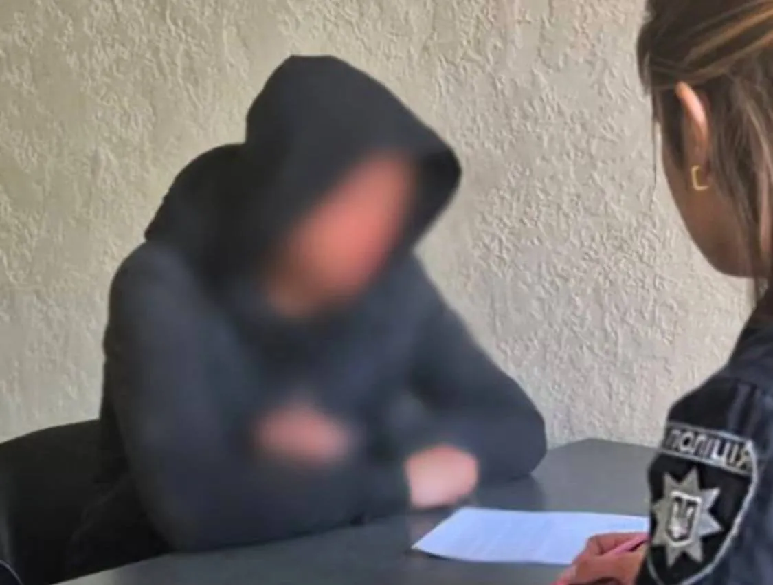 Вимагали гроші на таксі: на Житомирщині четверо невідомих напали на двох молодиків з кулаками та погрозами