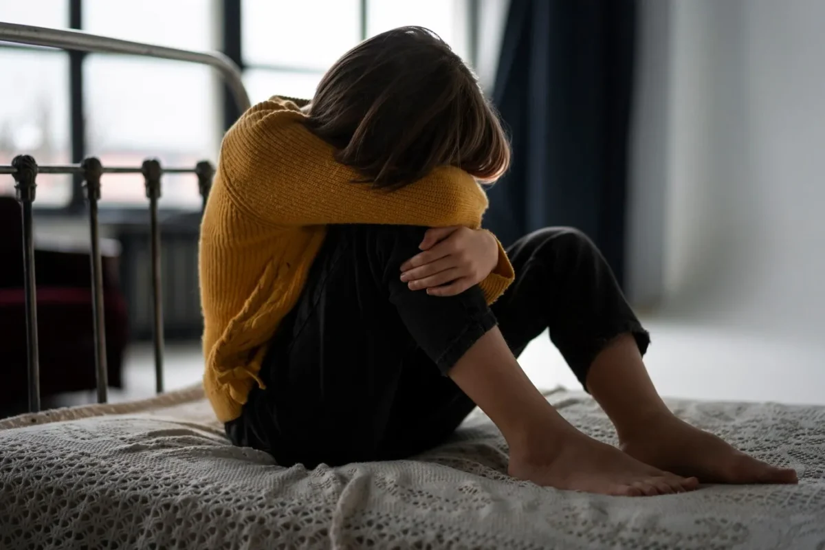 На Житомирщині 40-річний чоловік зґвалтував неповнолітню падчерку