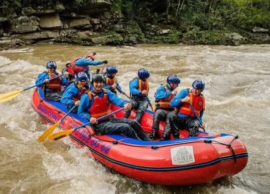 Чим цікавий рафтинг у Карпатах і чому його обов’язково треба спробувати?