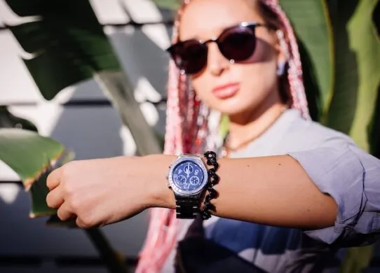 Лучшие женские черные часы для любого стиля