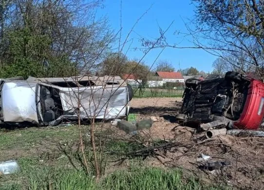 На Житомирщині перекинулися дві автівки через нещасний випадок
