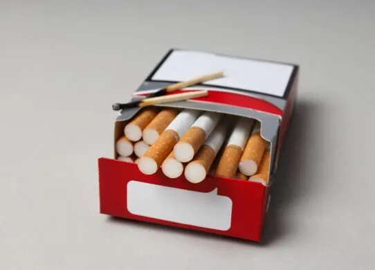 У квітні 2025 злетять ціни на цигарки та алкоголь