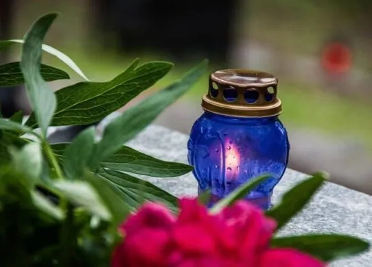 Поминальні дні у Житомирі: робота кладовищ, проїзд на цвинтар, прибирання