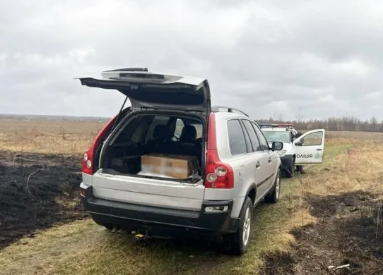 На Житомирщині один чоловік носив гранату в кишені, а інший возив автомат у багажнику