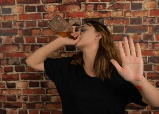 У Житомирі на Михайлівській помітили нетверезу 15-річну дівчинку: що відомо