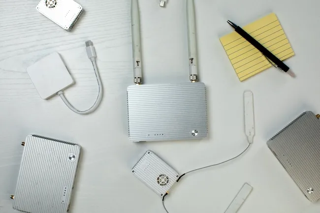 У чому різниця між таким мережевим обладнанням як точка доступу та роутер?