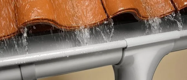 Водосток для крыши: залог долговечности кровли и фасада