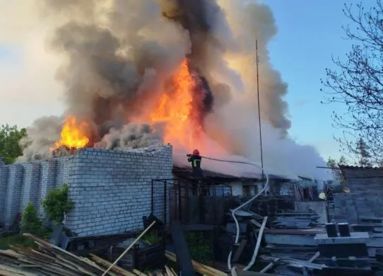 У Житомирському районі сталася пожежа в каменеобробному цеху