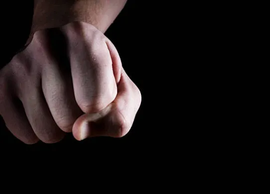 У Коростишеві двоє юнаків били людей та знімали на відео, щоб залякати - подробиці