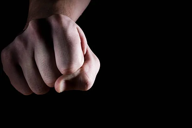 У Коростишеві двоє юнаків били людей та знімали на відео, щоб залякати - подробиці