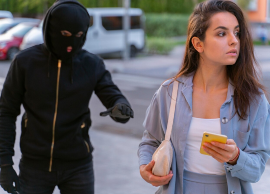 У Житомирі діяв серійний грабіжник, який зривав з перехожих прикраси посеред вулиць міста