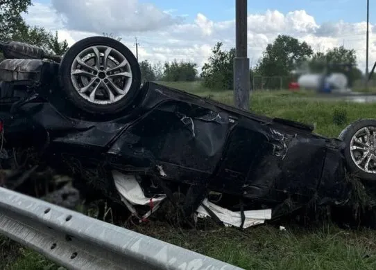 У Житомирському районі авто влетіло у колесовідбійник і перекинулося - загинула пасажирка