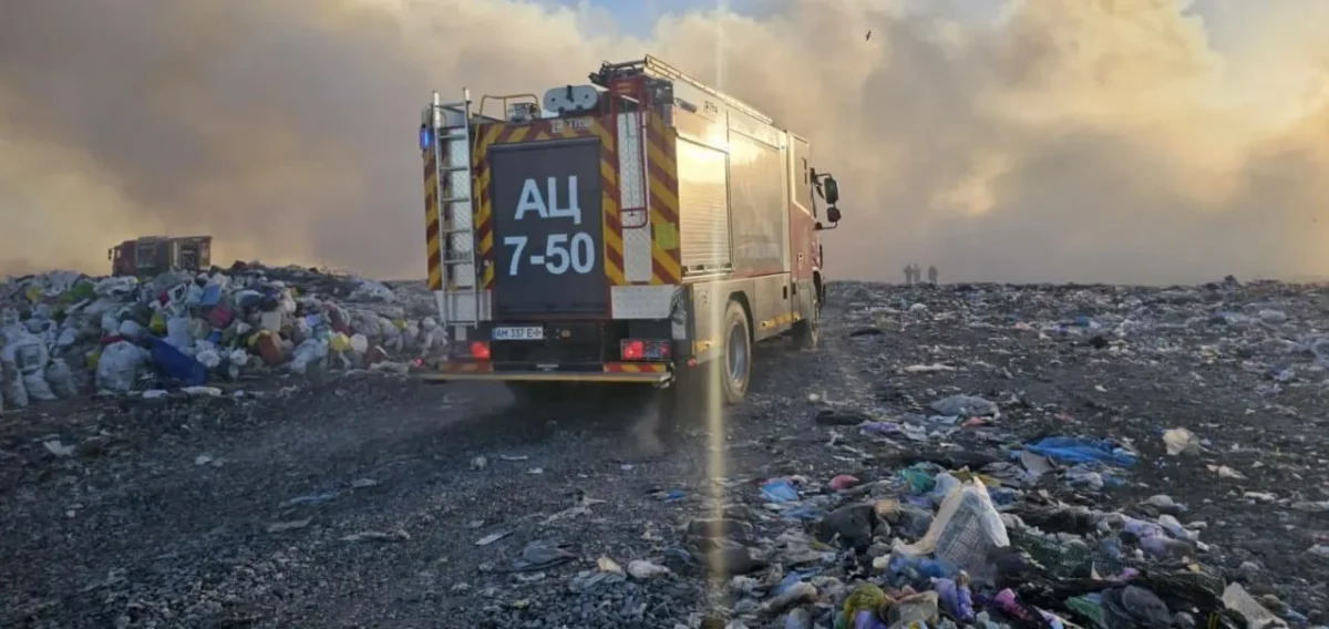 Пожежа на сміттєзвалищі у Житомирі охопила 800 квадратних метрів