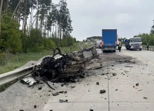 Під Житомиром легковик виїхав на зустрічку та врізався у вантажівку - двоє загиблих