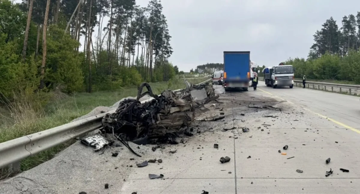 Під Житомиром легковик виїхав на зустрічку та врізався у вантажівку - двоє загиблих