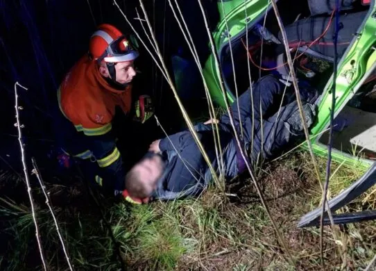 ДТП на Житомирщині: двох людей деблокували рятувальники