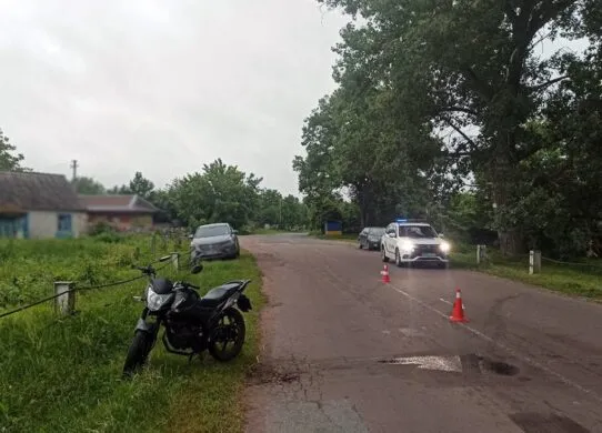 Неповнолітній мотоцикліст потрапив до реанімації після ДТП у Житомирському районі