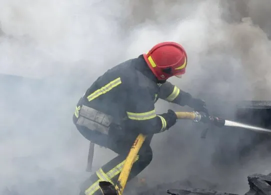 Протягом 2,5 годин рятувальники гасили пожежу в приватному будинку на Житомирщині