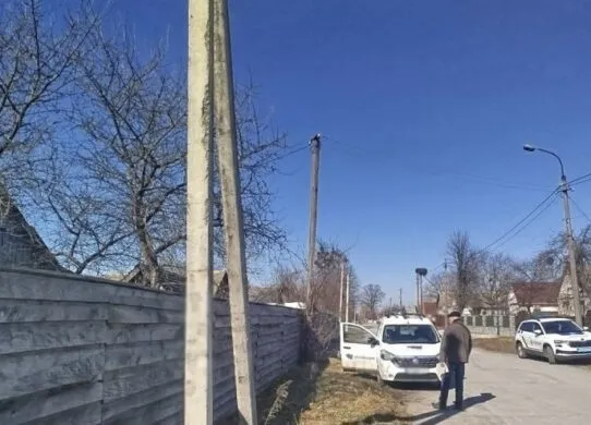 На Житомирщині судитимуть чотирьох чоловіків, які зрізали з опор телефонні дроти