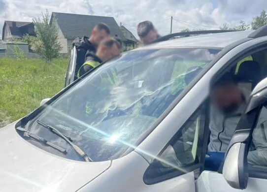 На Житомирщині батько та син організували шахрайську схему з вантажними перевезеннями