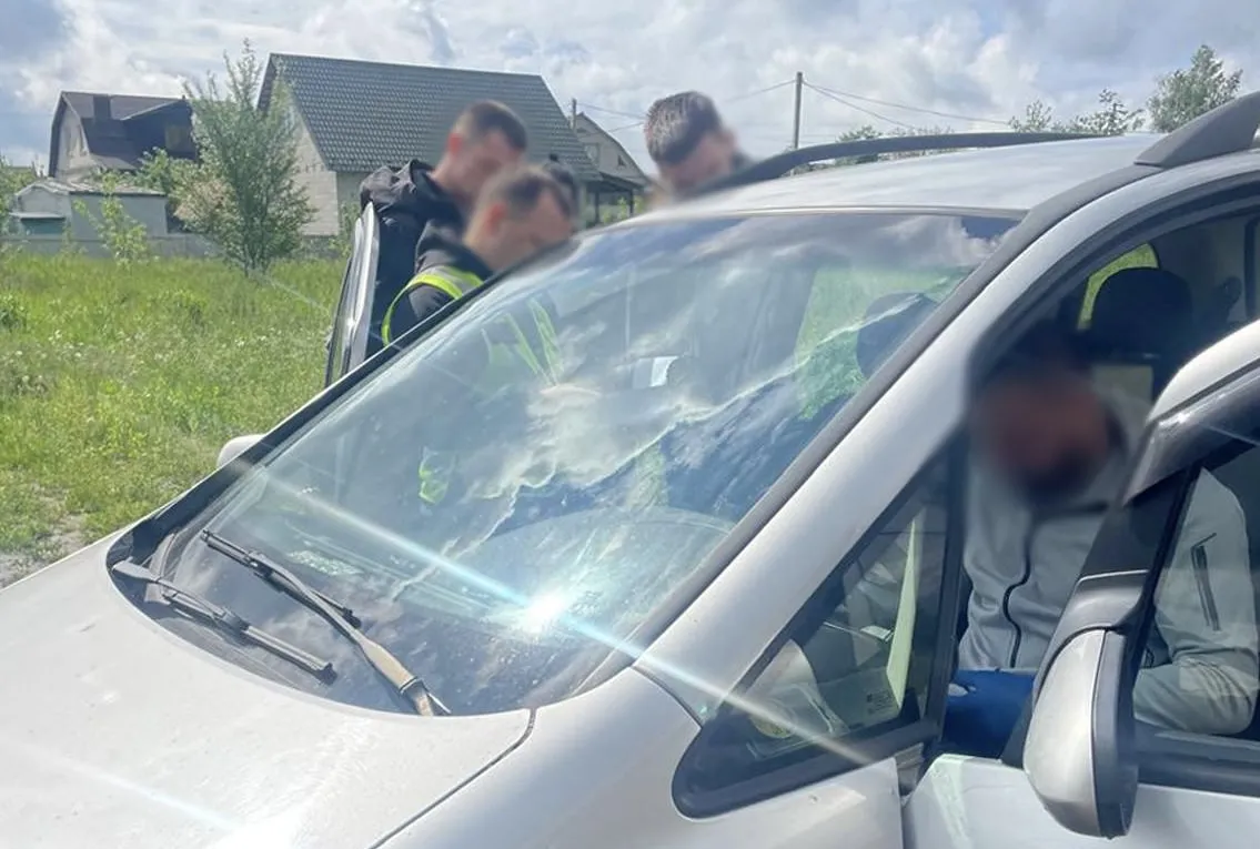 На Житомирщині батько та син організували шахрайську схему з вантажними перевезеннями