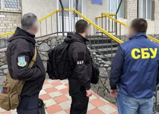 Керівники виправних установ на Житомирщині вимагали гроші у засудженого