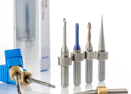 Інтеграція цифрових технологій у традиційний процес виготовлення моделей: переваги та виклики