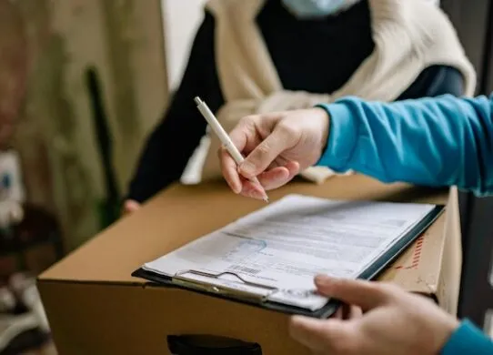 Як зручно та вигідно відправити посилку в Польщу з України за допомогою Meest Пошта