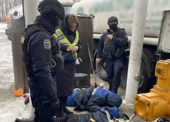 Крали дизель тоннами: на Житомирщині працівники станції розкрадали пальне на сотні тисяч