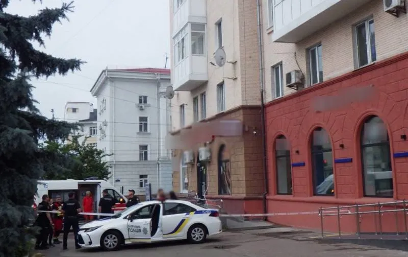 Поліція Житомира розслідує загибель дівчинки, яка випала з вікна багатоповерхівки