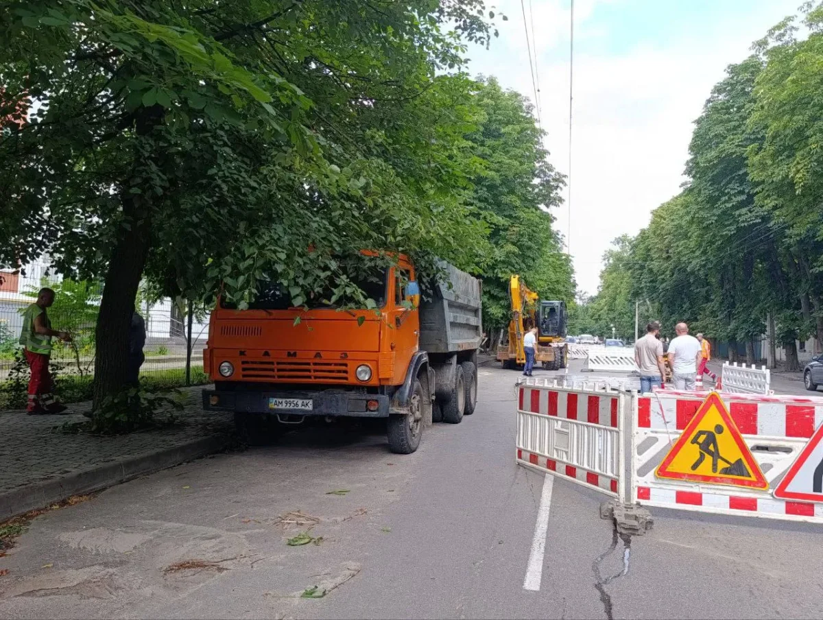У Житомирі провалився каналізаційний колектор: чи відключать воду?