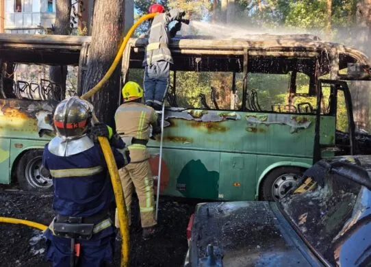 У Малині згорів цілий автобус через дитячі ігри з вогнем