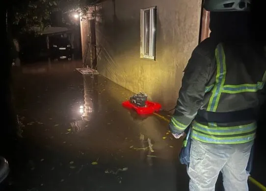 Аномальна злива в Житомирі: вода на вулицях, аварійні бригади роблять все можливе