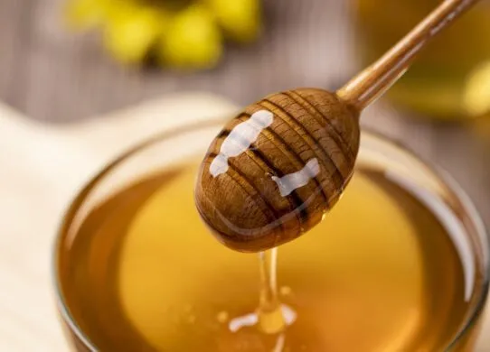 Медовий Спас 2025: коли святкуємо, що нести до церкви та головні традиції Маковія