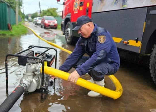 У Житомирі тролейбуси змінили маршрут через просадку дороги
