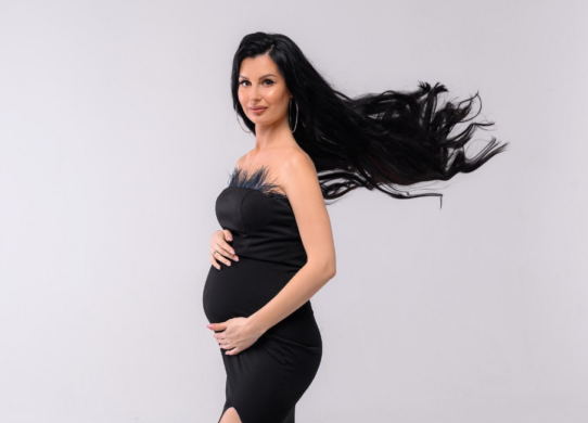 Чи можна стригти та фарбувати волосся вагітним: правда, про яку не говорять