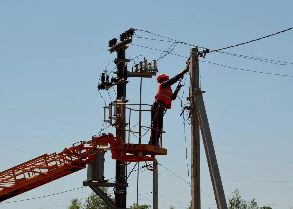 На Житомирщині відновили світло для понад 500 осель: ремонтні роботи тривають