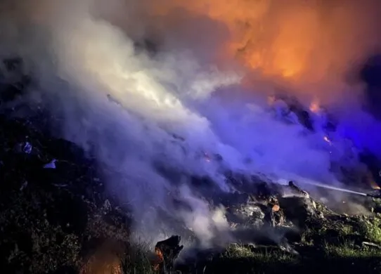 На сміттєзвалищі у Бердичеві спалахнула масштабна пожежа