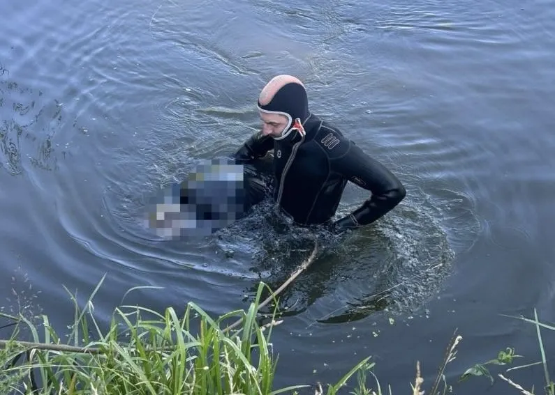 На Житомирщині водолази дістали з річки тіло зниклого рибалки