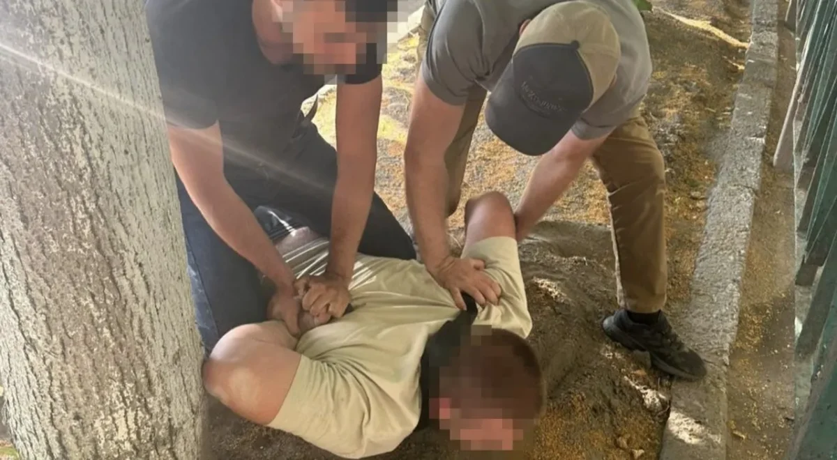 Затримання чиновника Коростенської міськради за хабар у $4000 за фіктивну посаду