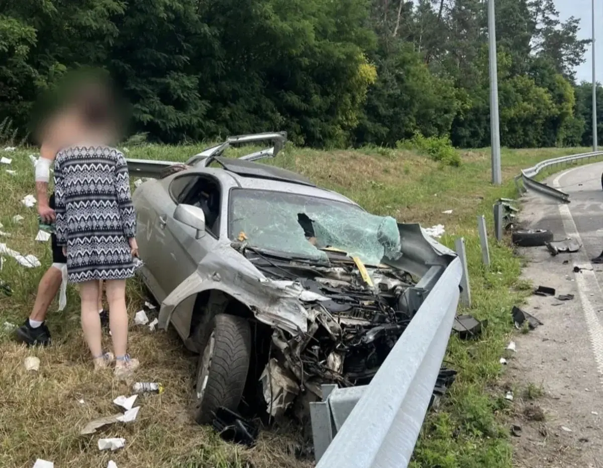 Внаслідок ДТП на трасі до Житомира водію відірвало голову