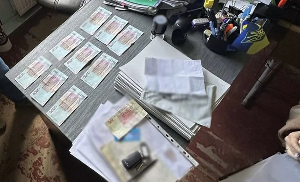 Схема з «бронями» та фальшивими зарплатами — нова підозра чиновнику і освітянам у Коростені