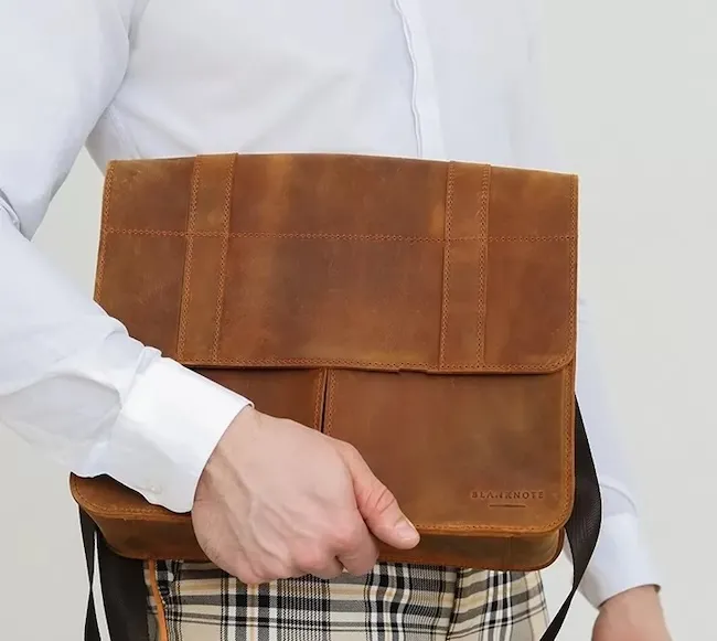 Сумка без лишних слов: как мужчины Киева выбирают практичность в коже