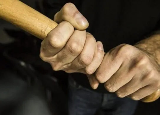 Мешканець Житомирщини відправив до лікарні чоловіка із сусіднього села