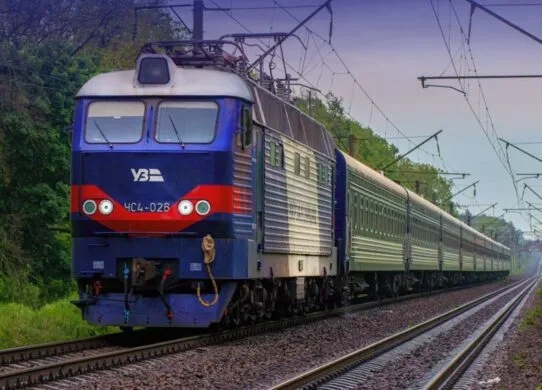 Під час нічної атаки рф пошкодила контактну мережу на Житомирщині - Укрзалізниця