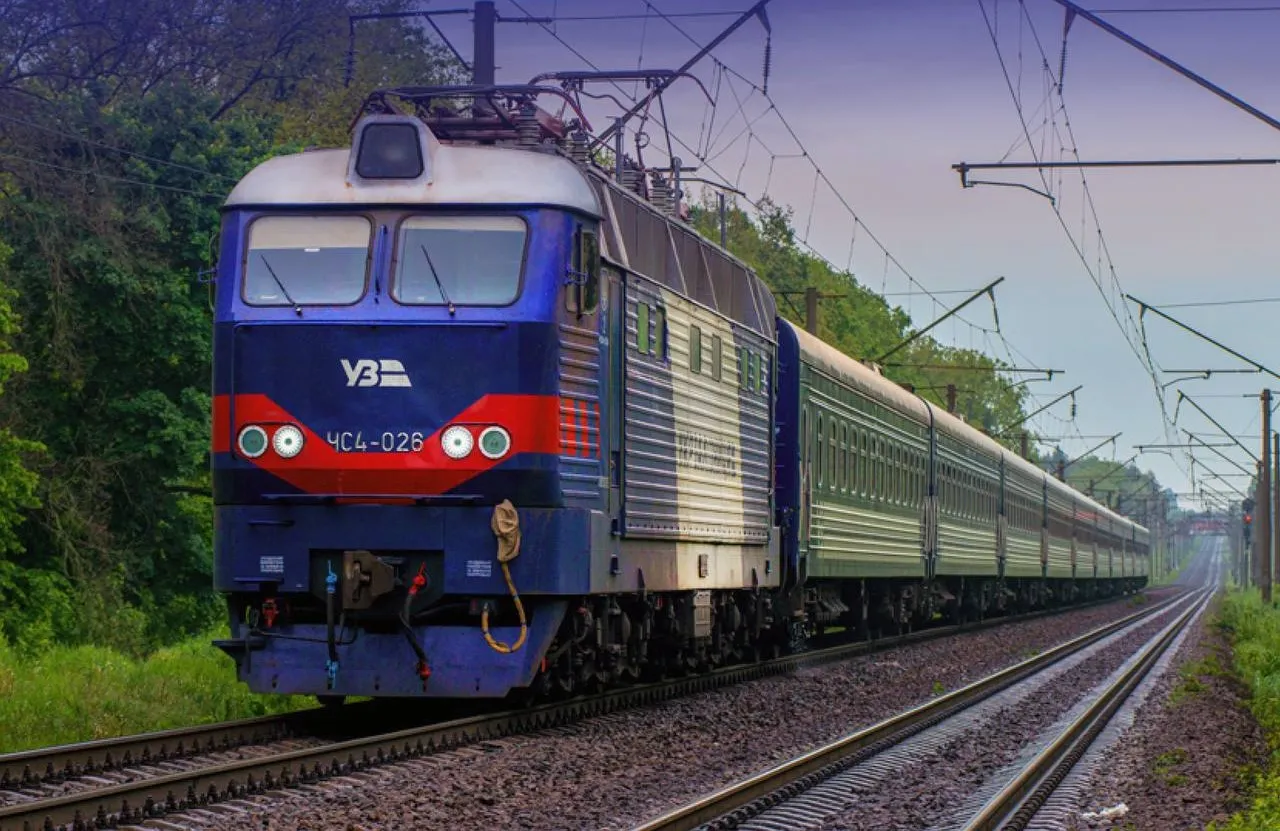 Під час нічної атаки рф пошкодила контактну мережу на Житомирщині - Укрзалізниця