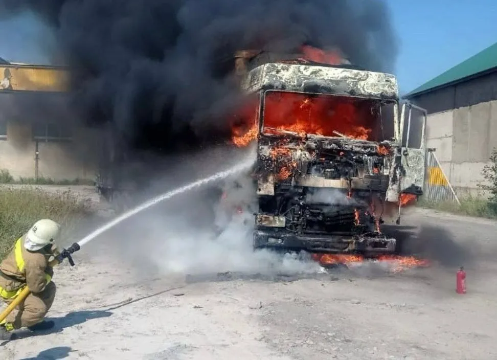 У Звягелі горіла вантажівка