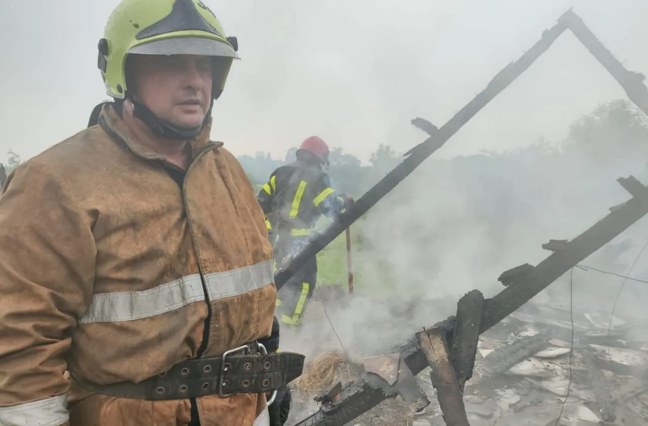 На Житомирщині спалахнула пожежа після удару блискавки