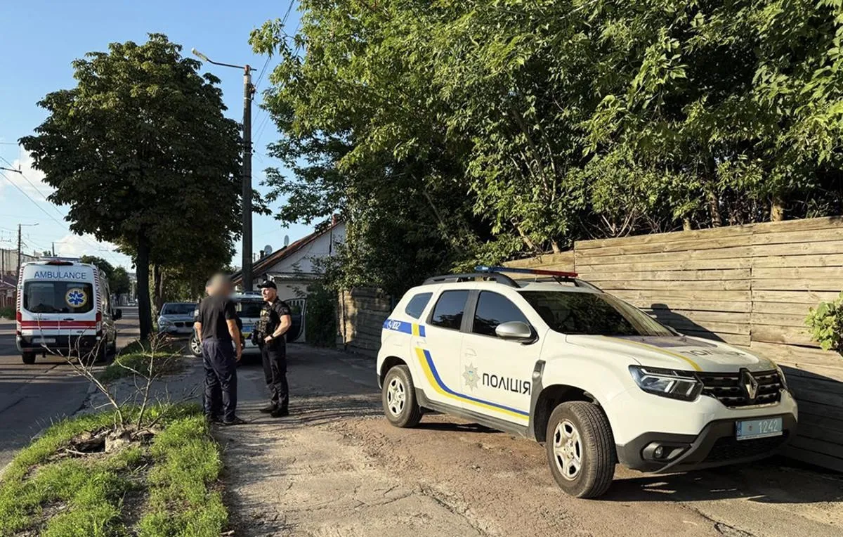 Вбивство через ревнощі в Житомирі: 17-річна дівчина зарізала хлопця і сама викликала поліцію